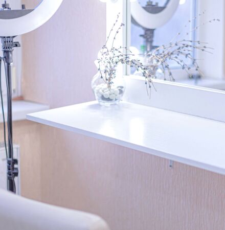 Робоча зона перукарів та візажистів